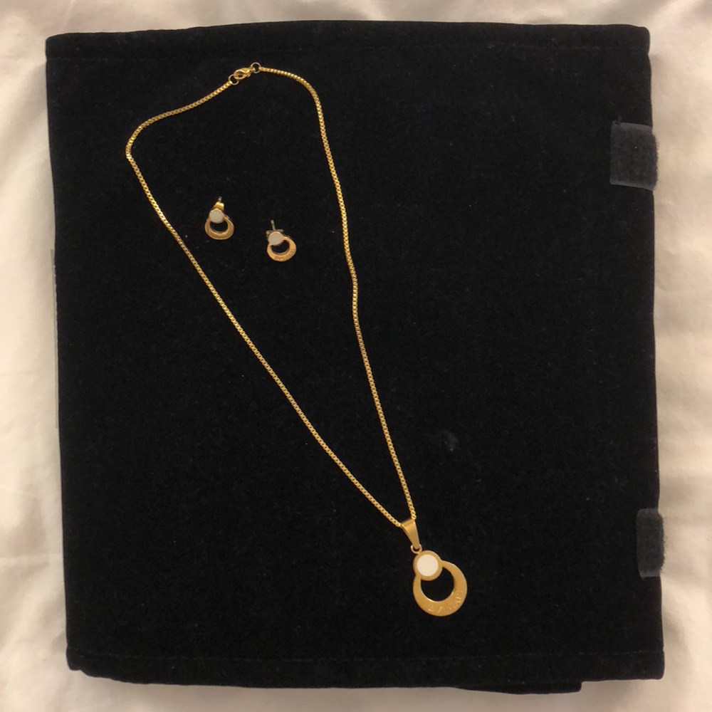 Necklace and earrings. NEW